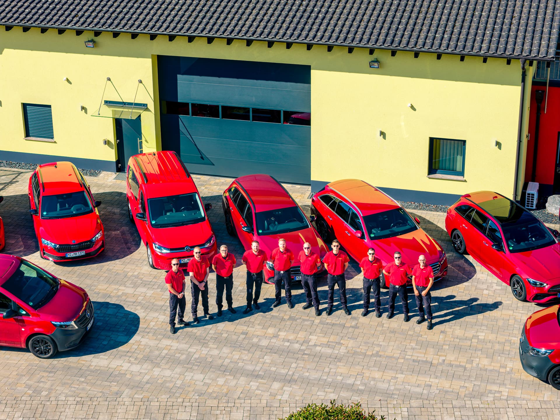 Betriebssitz der Matuszak Hygiene in Sprendlingen mit dem Fuhrpark aus der Luft